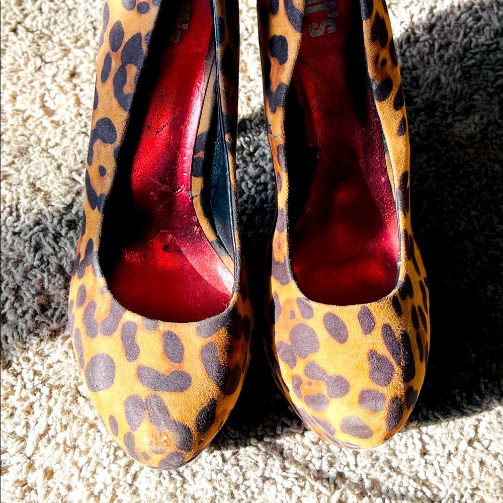 Women’s Leopard Print platform heels size 8